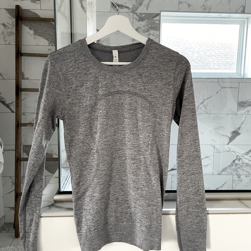 LULULEMON Swiftly Tech Long Sleeve Size 4 Grey